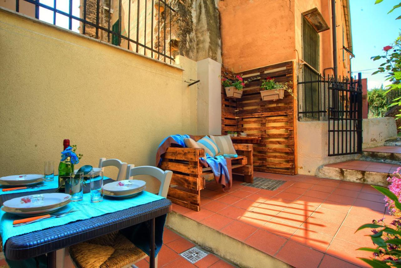 Casa A 2 Passi Dal Mare Con Patio Privato Villa Imperia Exteriör bild