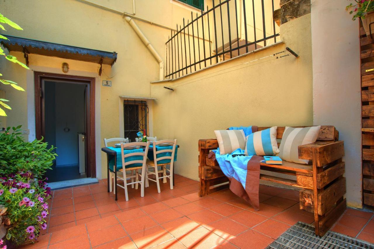 Casa A 2 Passi Dal Mare Con Patio Privato Villa Imperia Exteriör bild